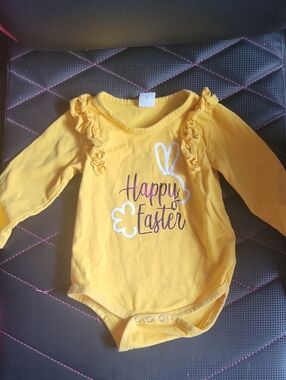 SHEIN Yellow Ruffle Baby Bodysuit with Bunny Graphic
